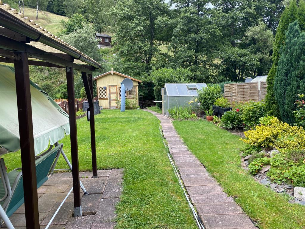 Reihenmittelhaus mit Garten und Zugang zum Nebenfluss